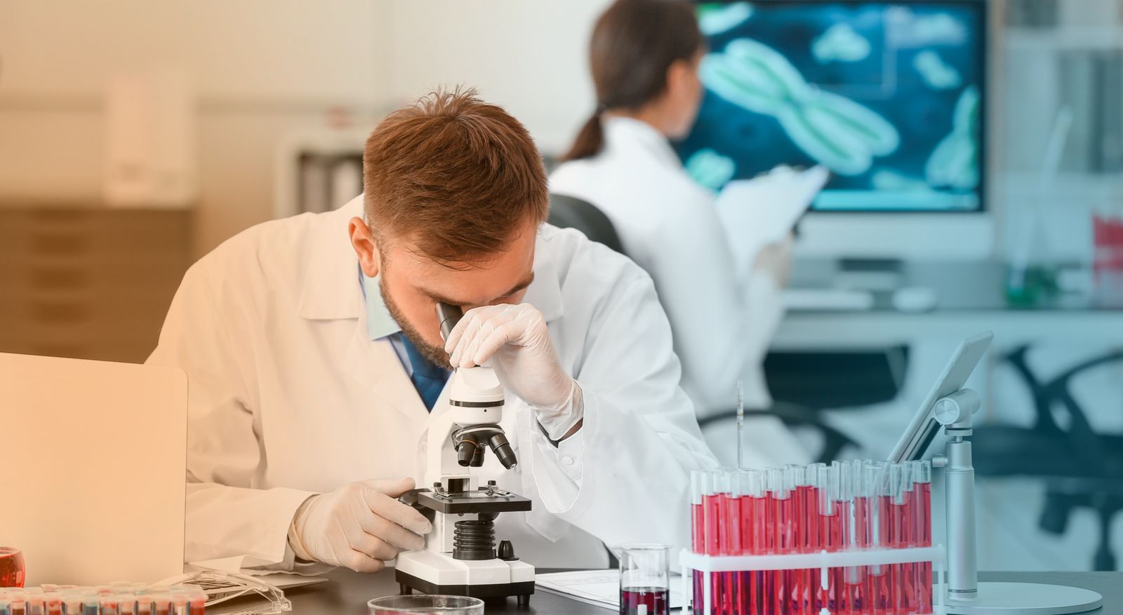 الخدمات المخبرية في دبي: تشخيص دقيق يمكنك الوثوق به